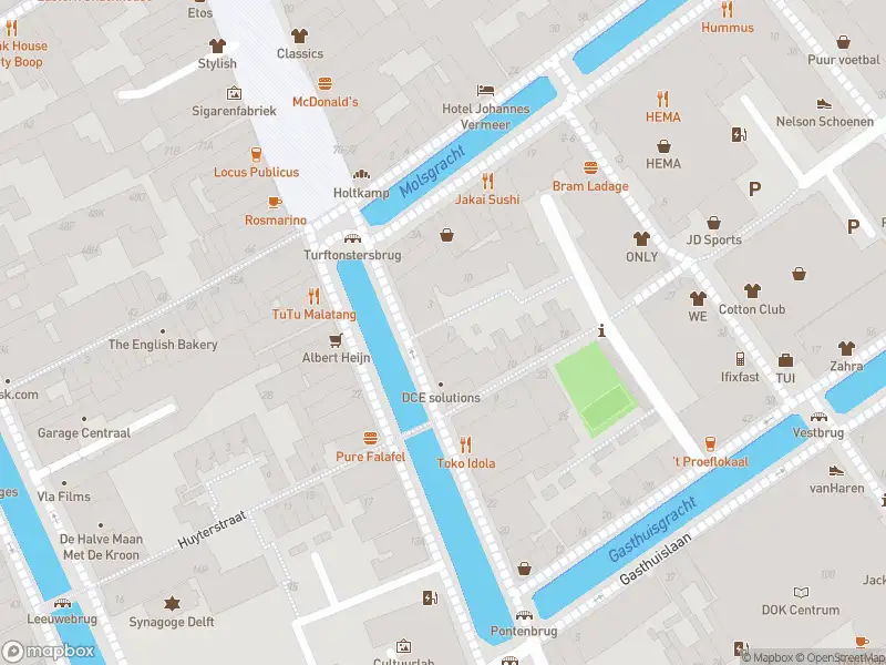 Ambulance met gepaste spoed naar de Congregatiehof in Delft