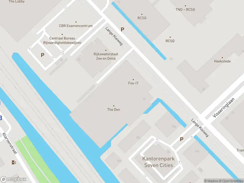 Ambulance met grote spoed naar de Lange Kleiweg in Rijswijk