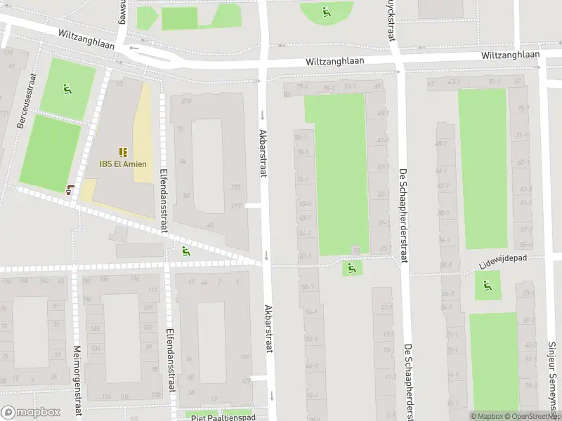 Ambulance met gepaste spoed naar de Akbarstraat in Amsterdam