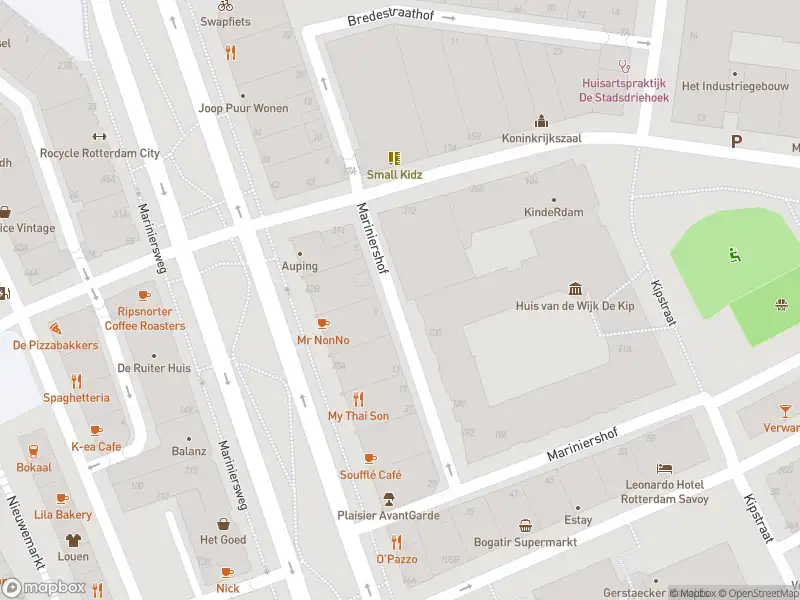 Ambulance met grote spoed naar de Mariniershof in Rotterdam