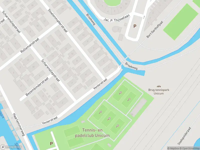 Ambulance met gepaste spoed naar de Stoelenmatterstraat in Leiden