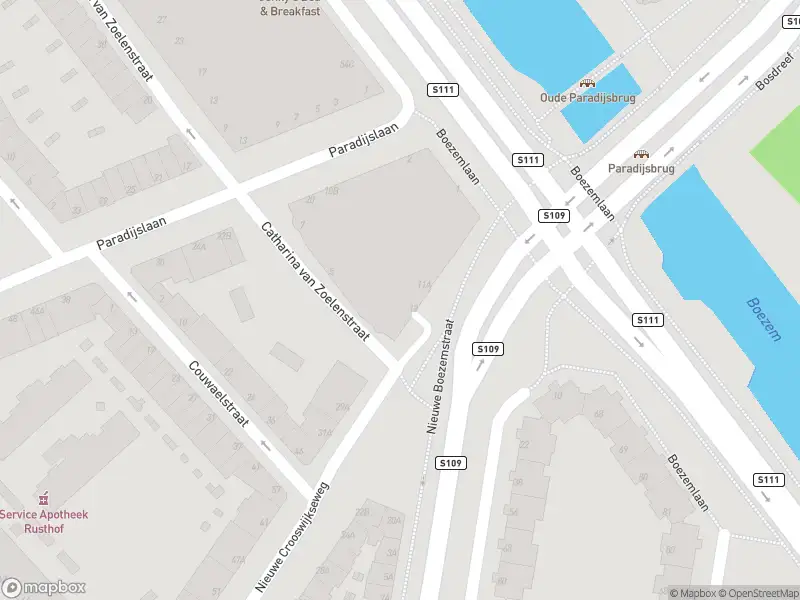 Ambulance met gepaste spoed naar de Nieuwe Crooswijkseweg in Rotterdam