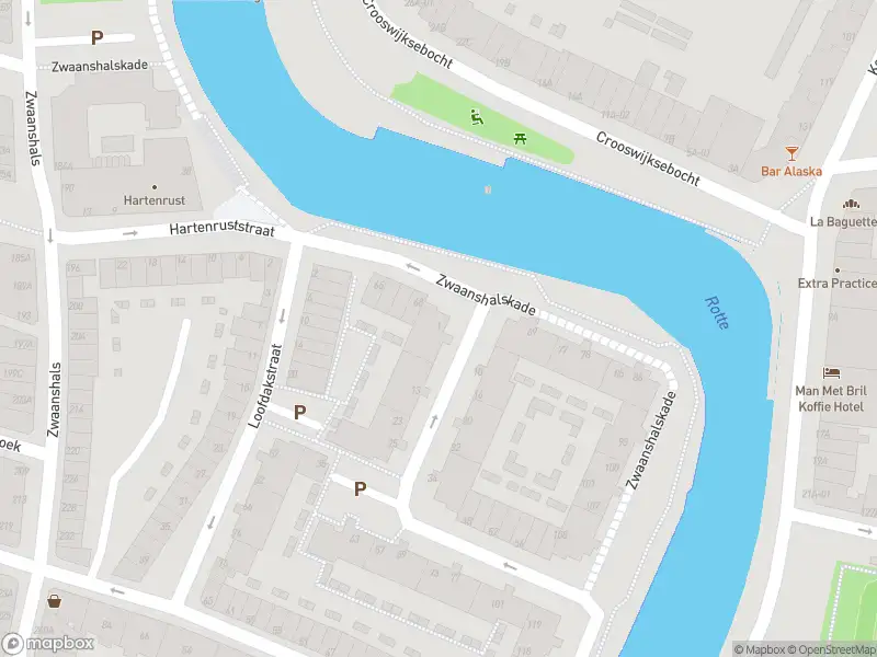 Ambulance met grote spoed naar de Nieuwe Hamelstraat in Rotterdam