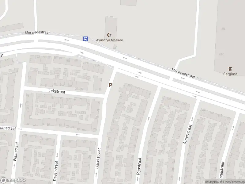 Ambulance met grote spoed naar de IJsselstraat in Dordrecht