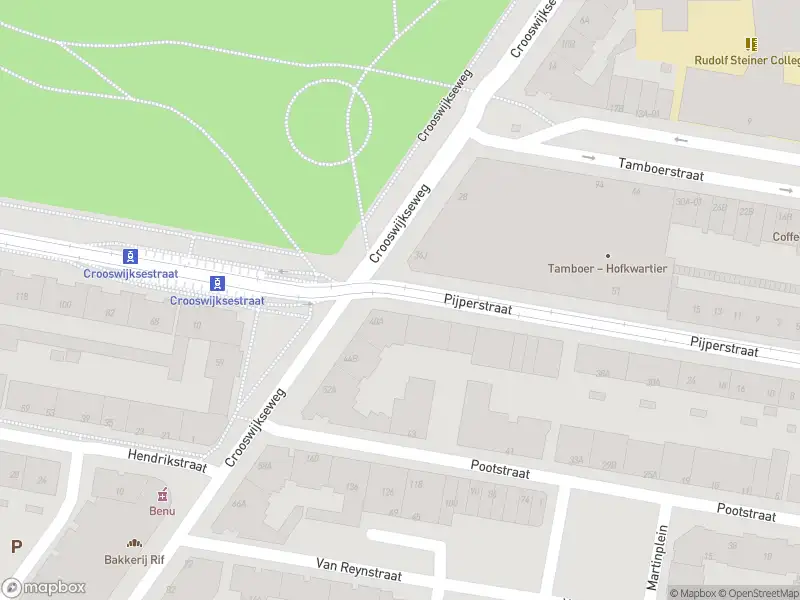 Ambulance met grote spoed naar de Crooswijkseweg in Rotterdam