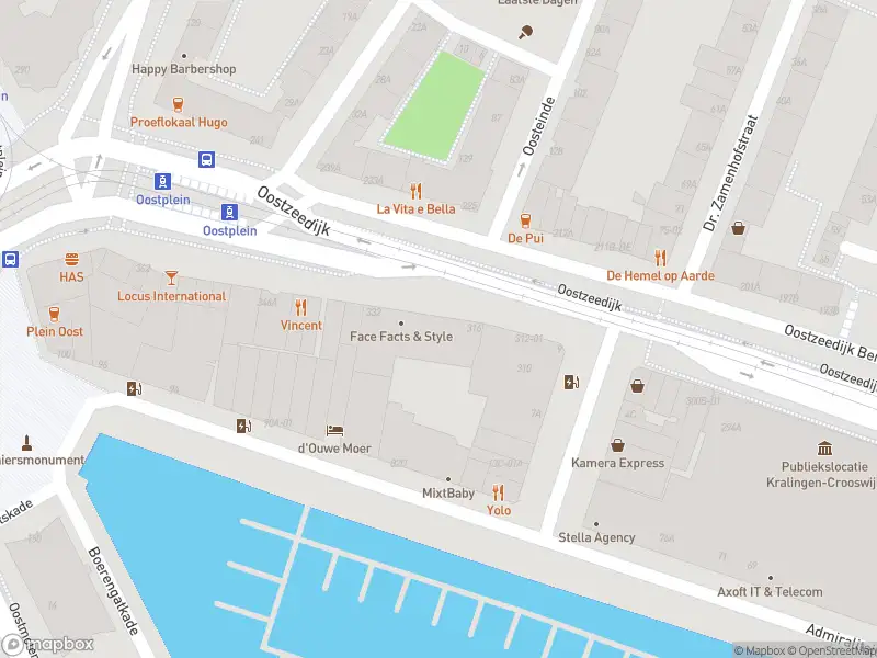 Ambulance met grote spoed naar de Oostzeedijk in Rotterdam