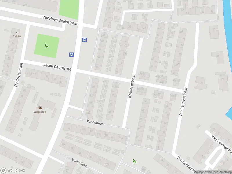 Ambulance met grote spoed naar de Brederostraat in Alblasserdam