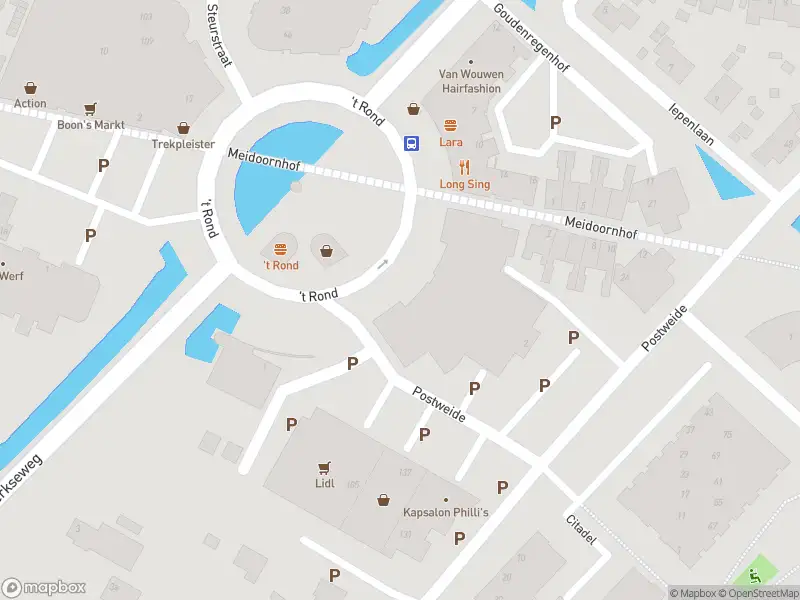 Ambulance met grote spoed naar de 't Rond in Woudrichem