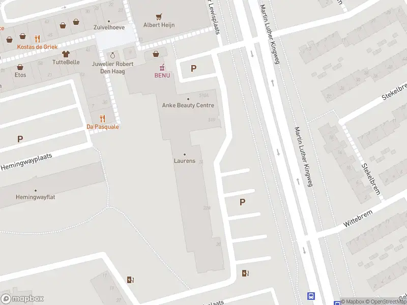 Ambulance met grote spoed naar de Sinclair Lewisplaats in Rotterdam