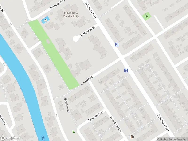 Ambulance met grote spoed naar de Irenestraat in Strijen