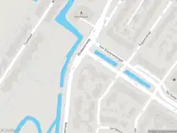 Ambulance met gepaste spoed naar de Van Eesterensingel in Alblasserdam