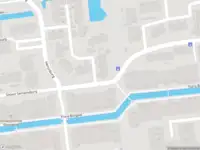 Ambulance met grote spoed naar de Elegastburg in Capelle aan den IJssel
