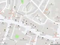Brandweer met gepaste spoed naar de Eiermarkt in Nijmegen vanwege afgaan automatisch brandalarm