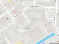 Ambulance met grote spoed naar de Monseigneur Nolenslaan in Schiedam