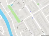 Ambulance met grote spoed naar de Irenestraat in Strijen