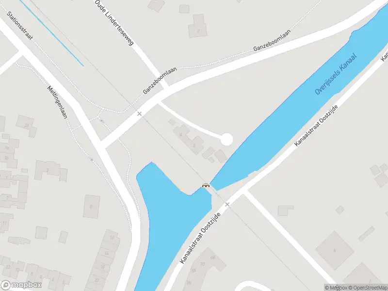 Politie naar de Ganzeboomlaan in Raalte vanwege aanrijding met letsel