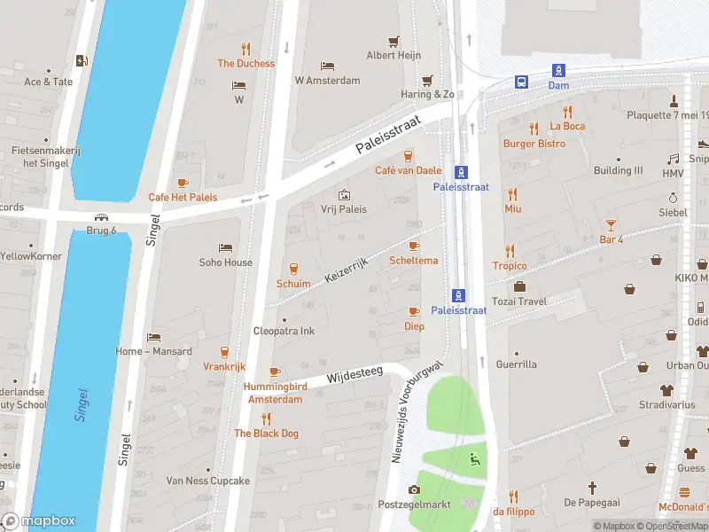 Ambulance met grote spoed naar de Keizerrijk in Amsterdam