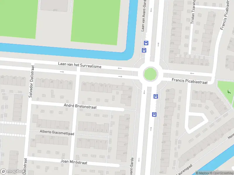 Ambulance met grote spoed naar de Laan van het Surrealisme in Rotterdam