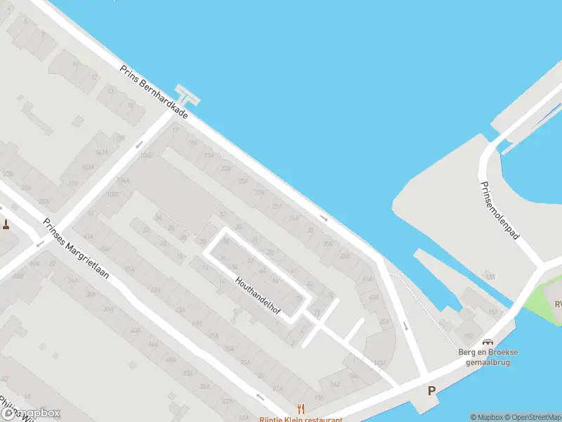 Ambulance met grote spoed naar de Prins Bernhardkade in Rotterdam