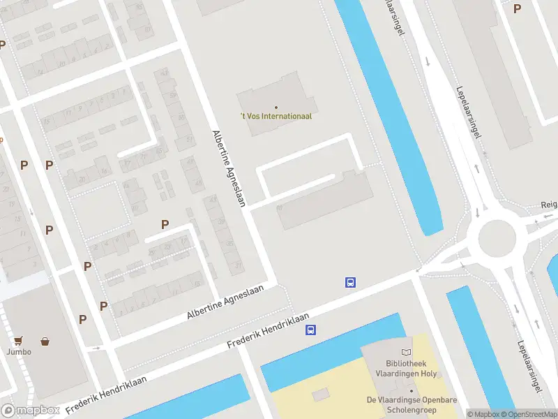 Ambulance met grote spoed naar de Albertine Agneslaan in Vlaardingen