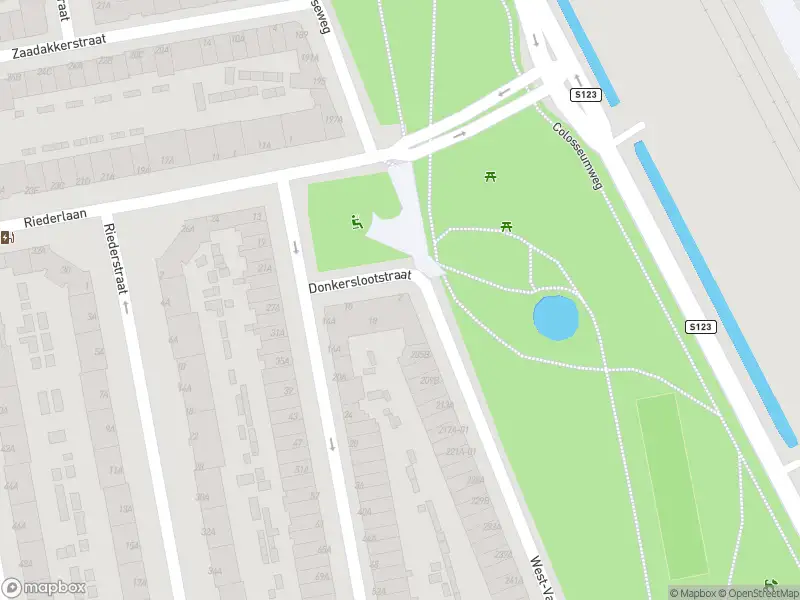 Ambulance met gepaste spoed naar de Donkerslootstraat in Rotterdam