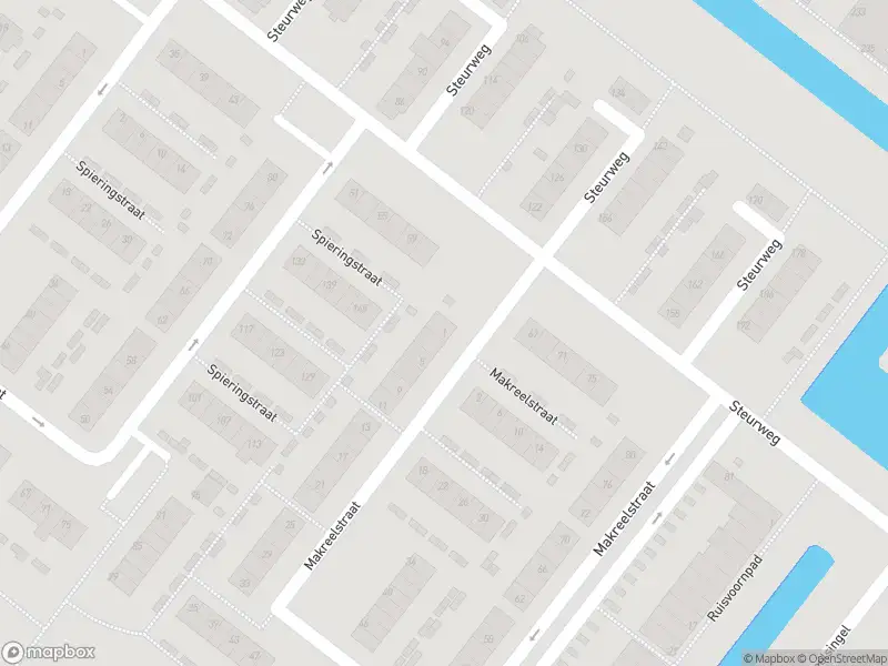 Ambulance met grote spoed naar de Makreelstraat in Hoogvliet Rotterdam