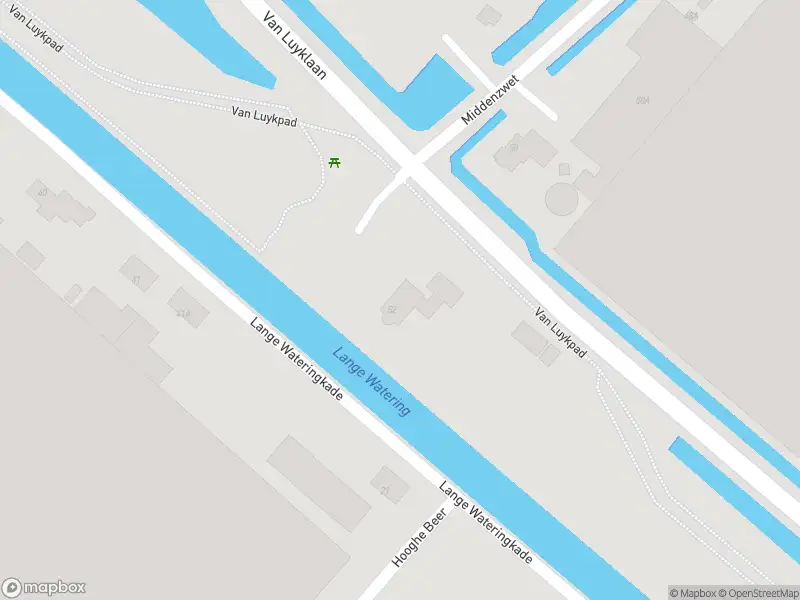 Ambulance met grote spoed naar de Van Luyklaan in Wateringen