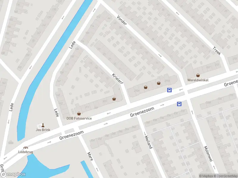 Ambulance met grote spoed naar de Krielerf in Rotterdam