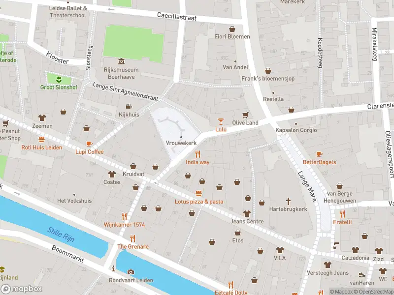 Ambulance met grote spoed naar de Vrouwenkerkkoorstraat in Leiden