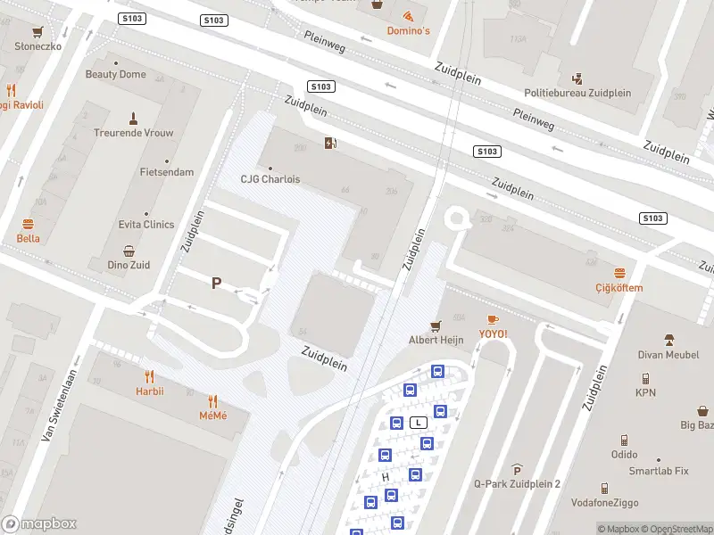 Ambulance met gepaste spoed naar de Zuidplein in Rotterdam