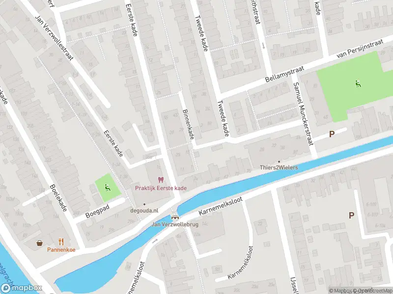 Ambulance met grote spoed naar de Binnenkade in Gouda