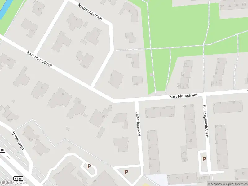 Ambulance met grote spoed naar de Karl Marxstraat in Rotterdam