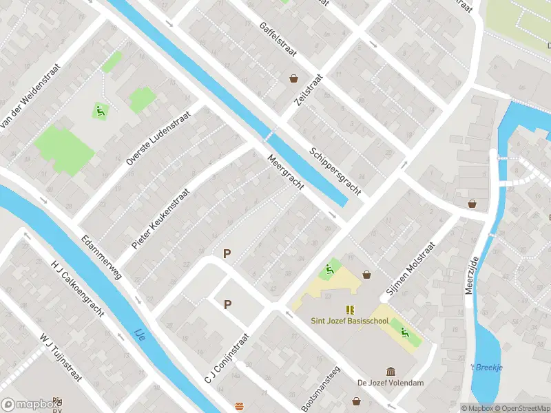 Ambulance met gepaste spoed naar de Berend Demmerstraat in Volendam