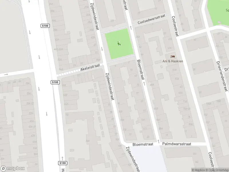 Ambulance met grote spoed naar de Zijdewindestraat in Rotterdam