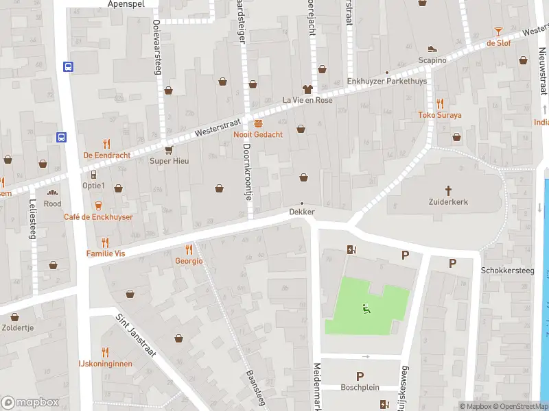 Ambulance met gepaste spoed naar de Torenstraat in Enkhuizen