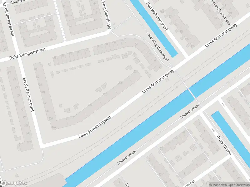 Brandweer met grote spoed naar de Carl Nielsenhof in Rotterdam vanwege waarnemen gaslucht