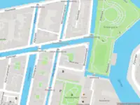 Ambulance met grote spoed naar de Wevershof in Leiden