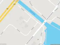 Brandweer met grote spoed naar de Sluisplein in Stellendam