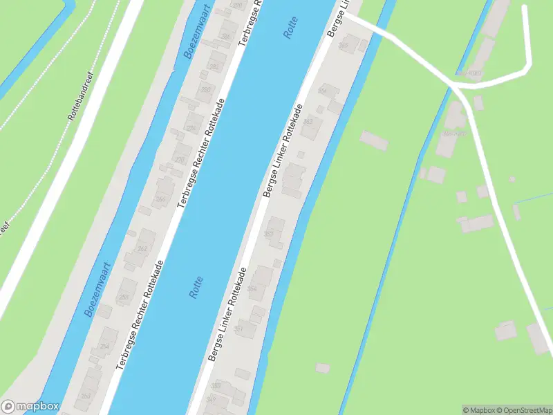 Ambulance met gepaste spoed naar de Bergse Linker Rottekade in Rotterdam