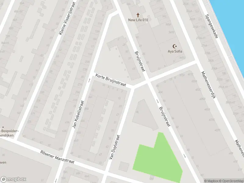 Ambulance met grote spoed naar de Korte Bruijnstraat in Rotterdam