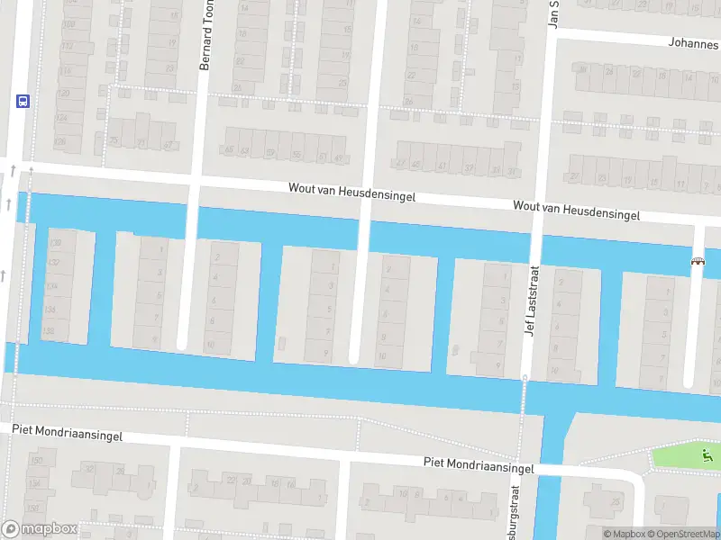 Ambulance met gepaste spoed naar de Geert van Oorschotstraat in Rotterdam