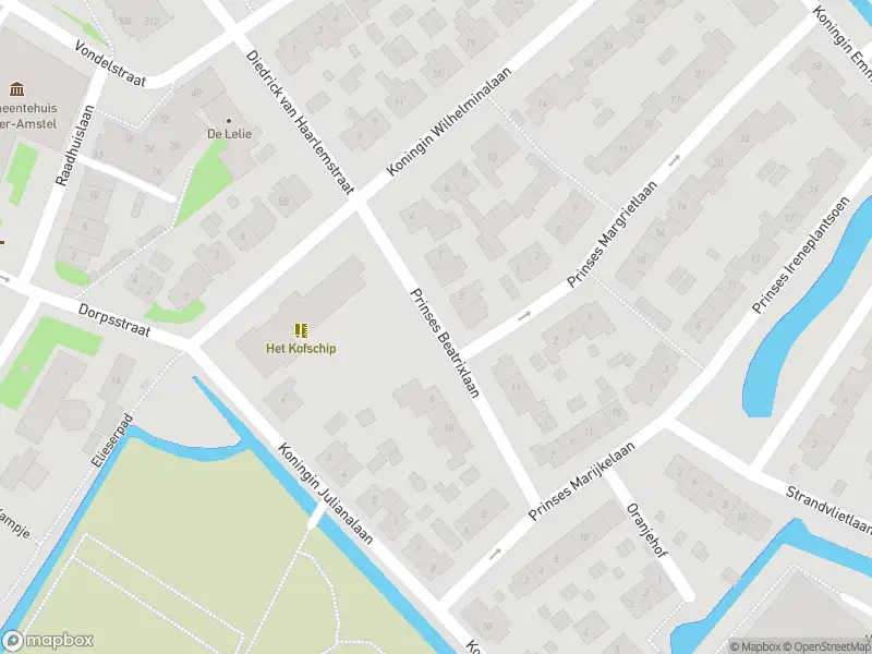 Ambulance met grote spoed naar de Prinses Beatrixlaan in Ouderkerk aan de Amstel