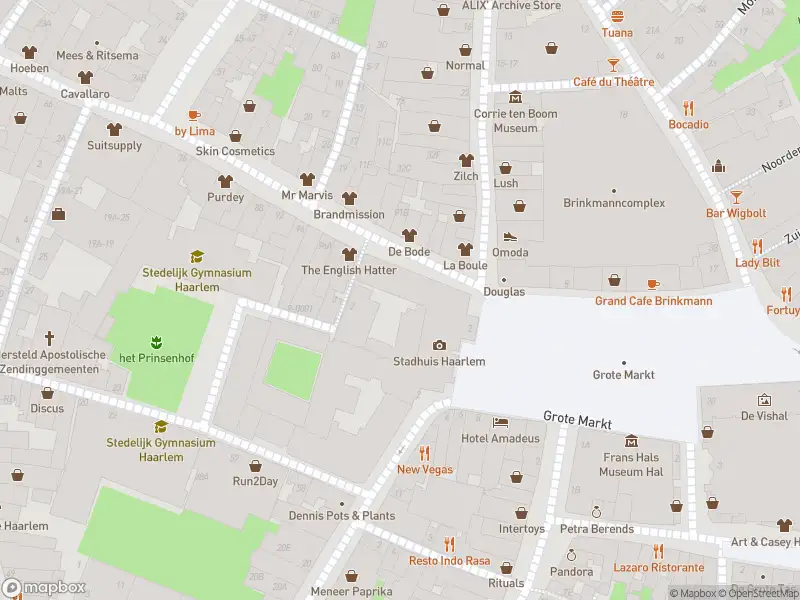 Ambulance met gepaste spoed naar de Lange Veerstraat in Haarlem