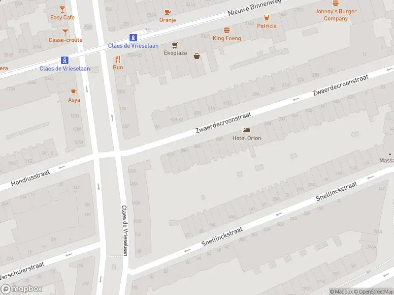 Ambulance met gepaste spoed naar de Zwaerdecroonstraat in Rotterdam