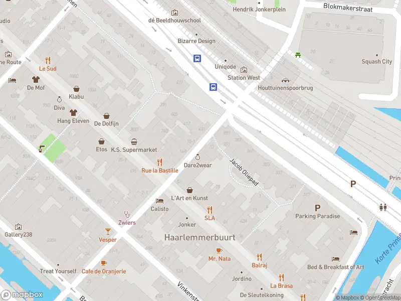 Ambulance met grote spoed naar de Buiten Oranjestraat in Amsterdam