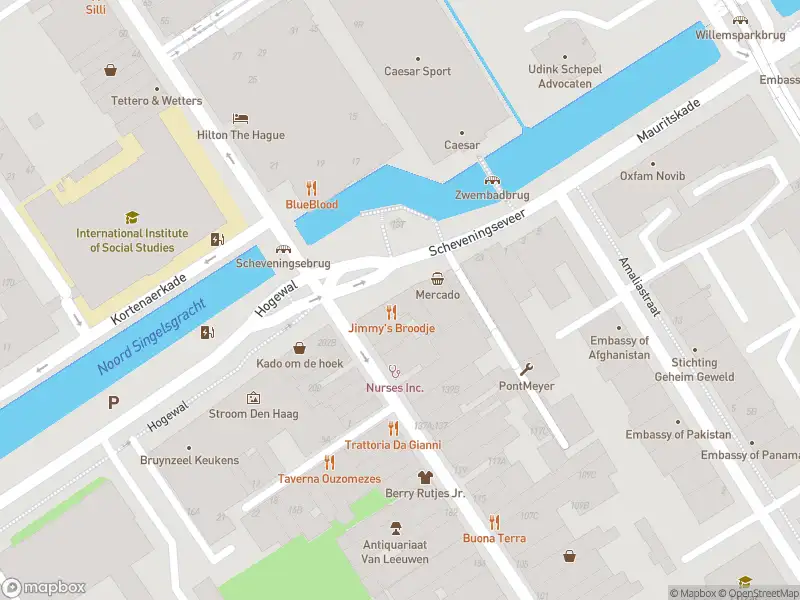 Ambulance met grote spoed naar de Scheveningseveer in 's-Gravenhage