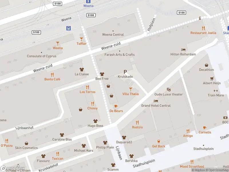 Ambulance met gepaste spoed naar de Kruiskade in Rotterdam