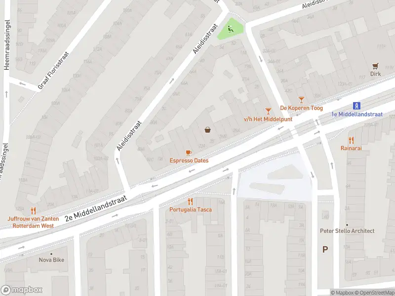 Ambulance met grote spoed naar de Middellandplein in Rotterdam