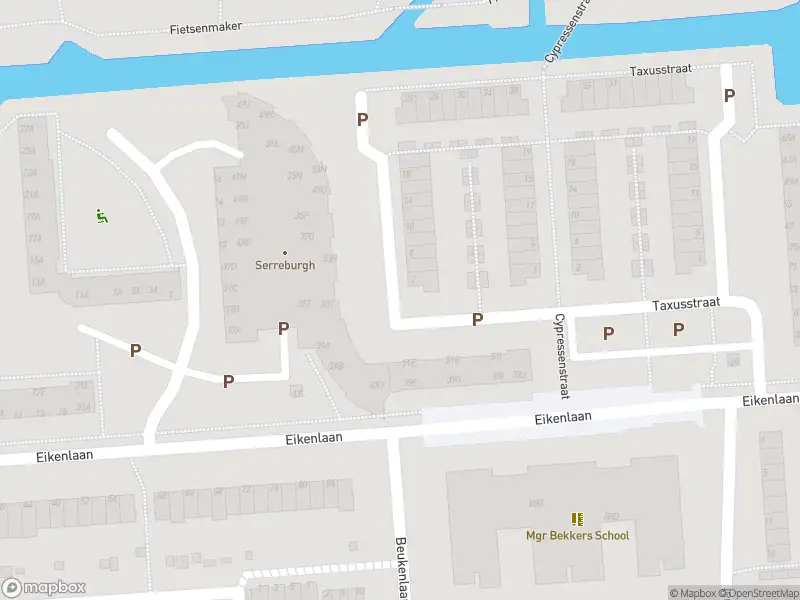 Ambulance met grote spoed naar de Eikenlaan in Spijkenisse