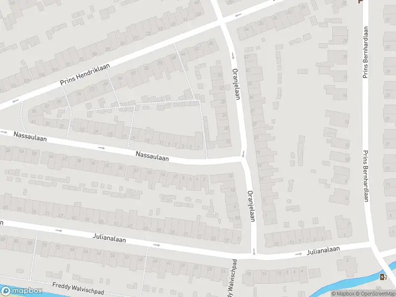 Ambulance met gepaste spoed naar de Nassaulaan in Vlaardingen